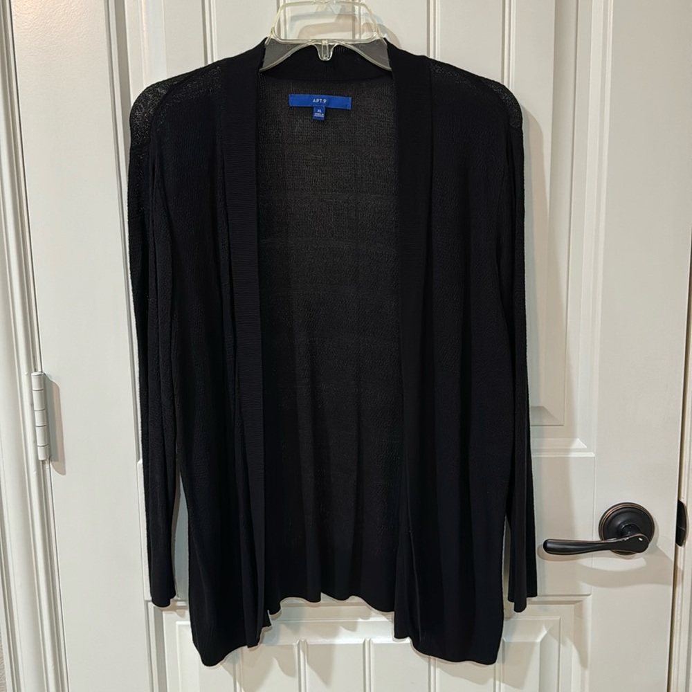 Light weight knit sweater. Size XL  Black